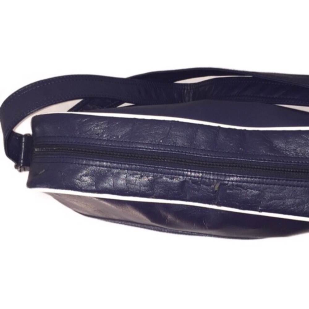 **SOLD** Adidas Vintage Carry On Style Bag - Picture 3 of 5